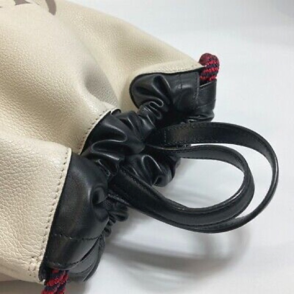 GUCCI Sherry line GUCCI logo print drawstring  Tote Bag. 100 % leather - Picture 8 of 11